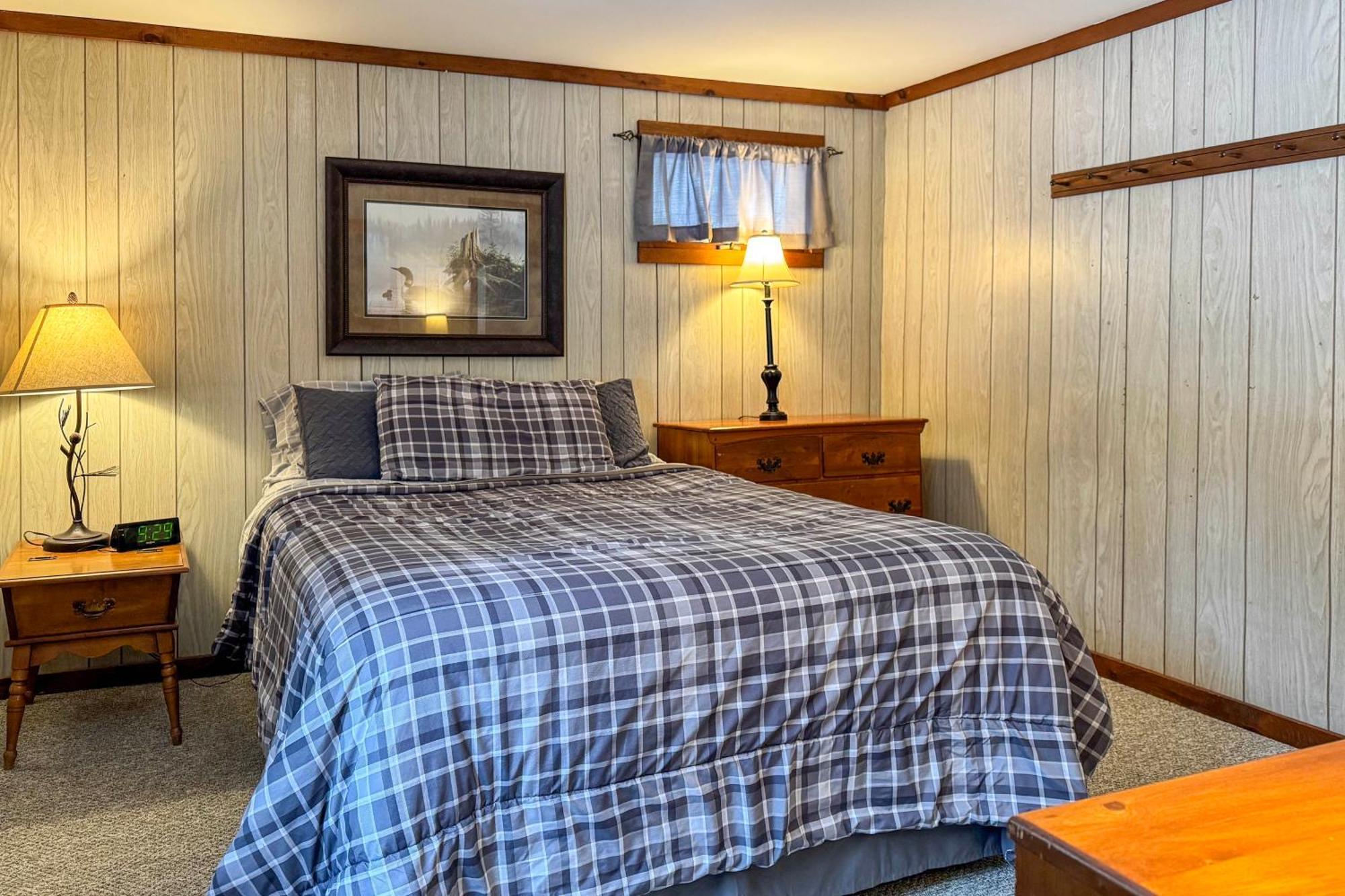 Lake Pleasant Cabin On 3 Acres With Kayaks And Beach! Екстер'єр фото